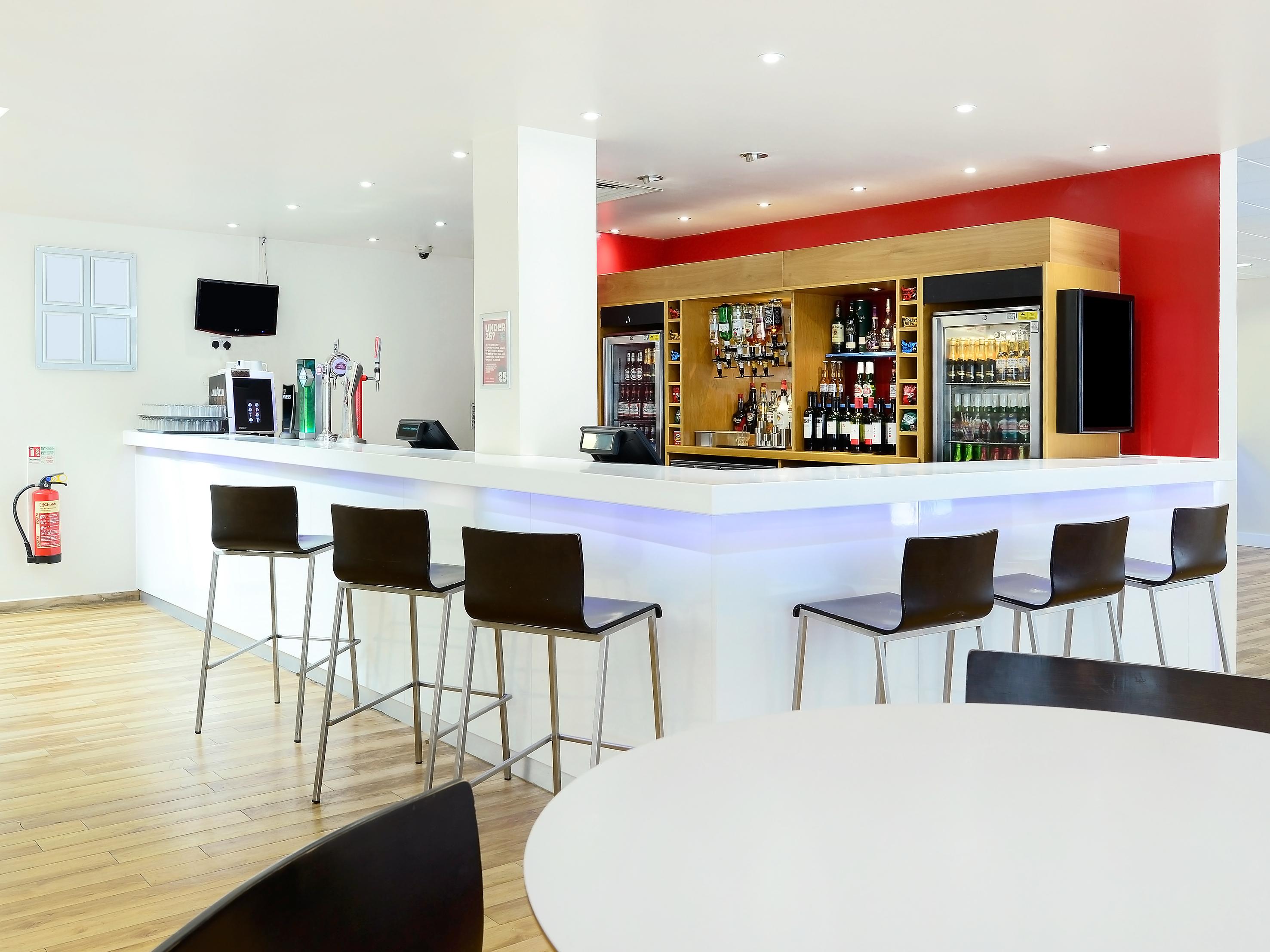 Travelodge London Central City Road Екстер'єр фото