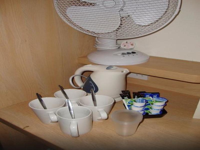 Travelodge London Central City Road Екстер'єр фото