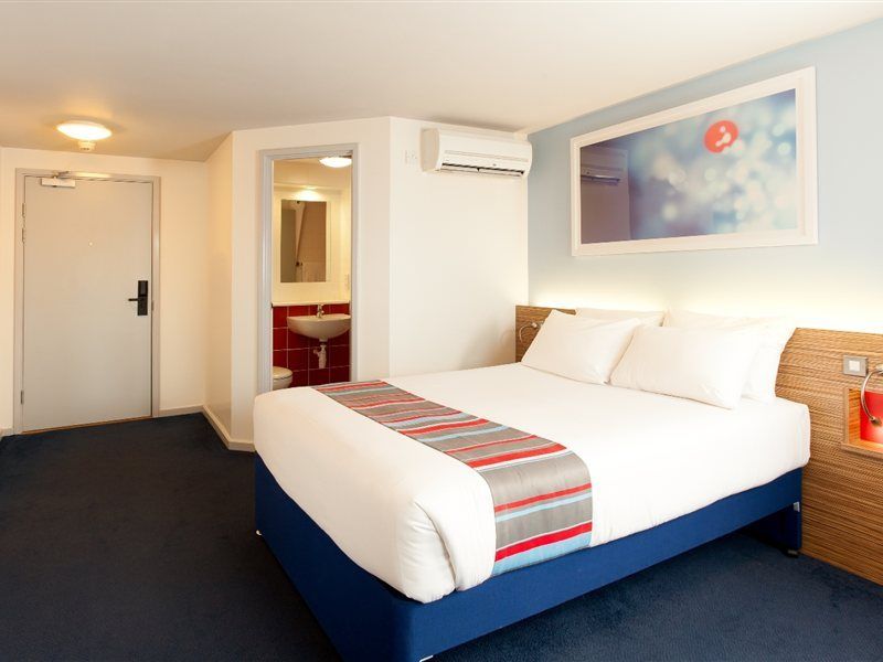 Travelodge London Central City Road Екстер'єр фото