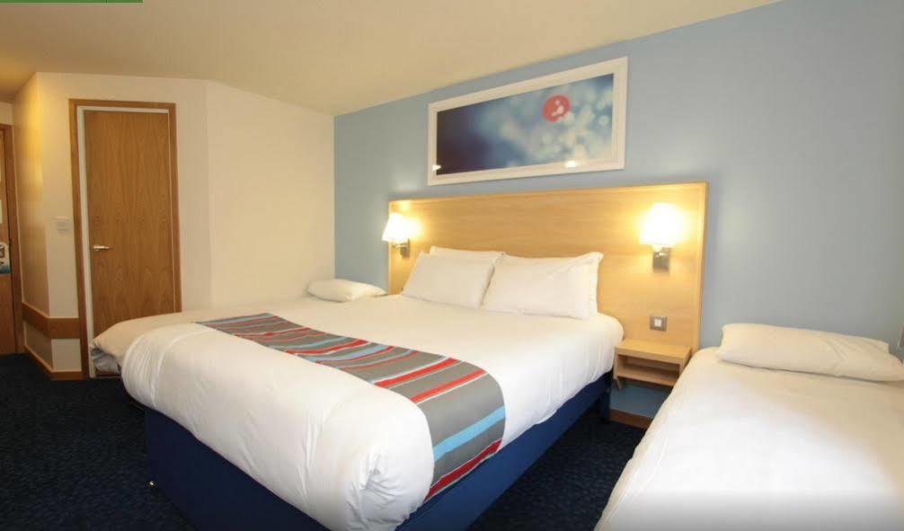 Travelodge London Central City Road Екстер'єр фото